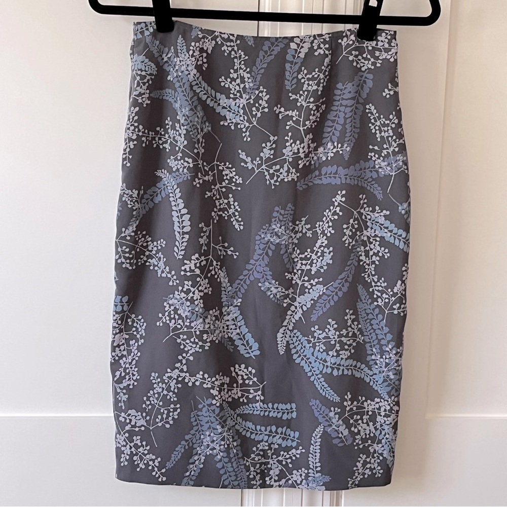 Express Vintage Floral Straight Knee Length Skirt Gray Sz 3/4